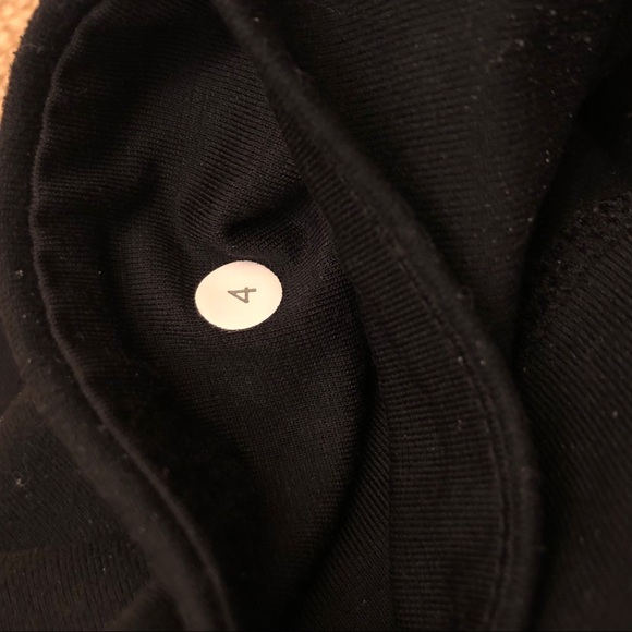 Lululemon Cropped Leggings in Black - Picture 4 of 5